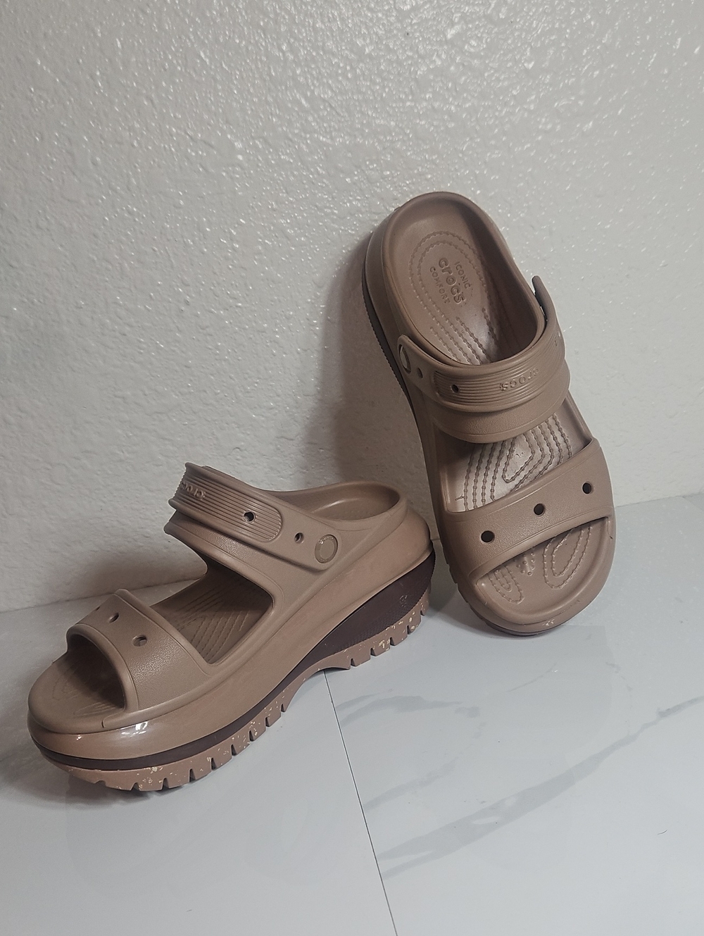 NWOT CROCS Mega Crush Brown Colorway Chunky Platform Sole Sandals